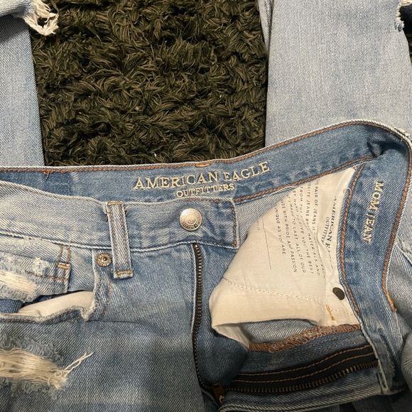 American Eagle mom jean, size 2 short - Picture 4 of 4